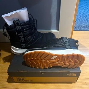 North face boot size 7 ** brand new**